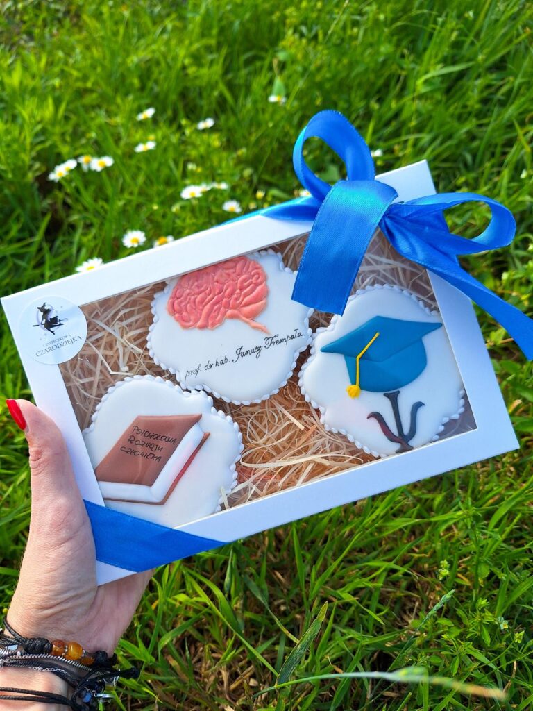 pierniczki, co na prezent dla nauczyciela, pierniczki na dzień nauczyciela, dzień nauczyciela