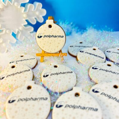 Pierniczek bombka z logo (9 cm x 8,5 cm)